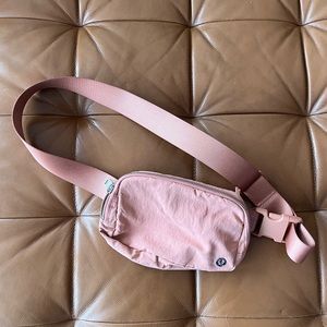 Lululemon Everywhere Belt Bag *1L (Pink Pastel)